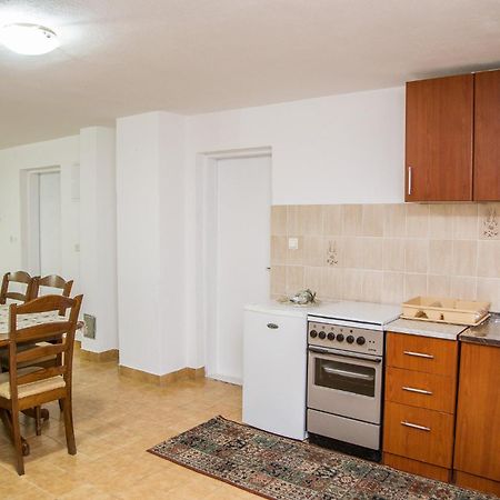 Apartmani Ksenija Петровац Экстерьер фото