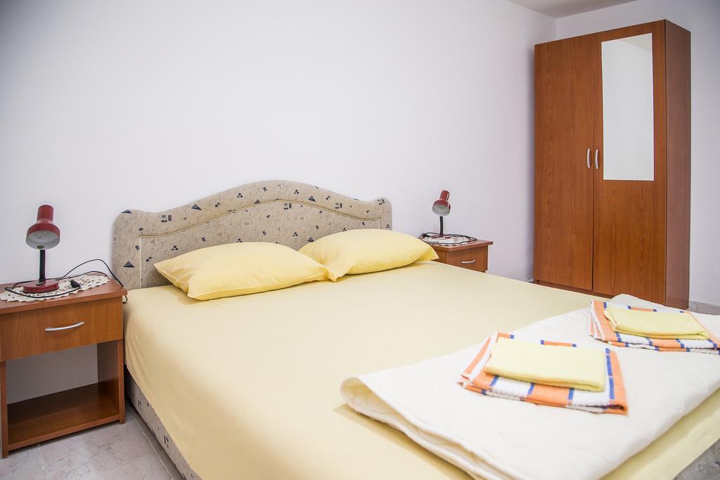 Apartmani Ksenija Петровац Экстерьер фото