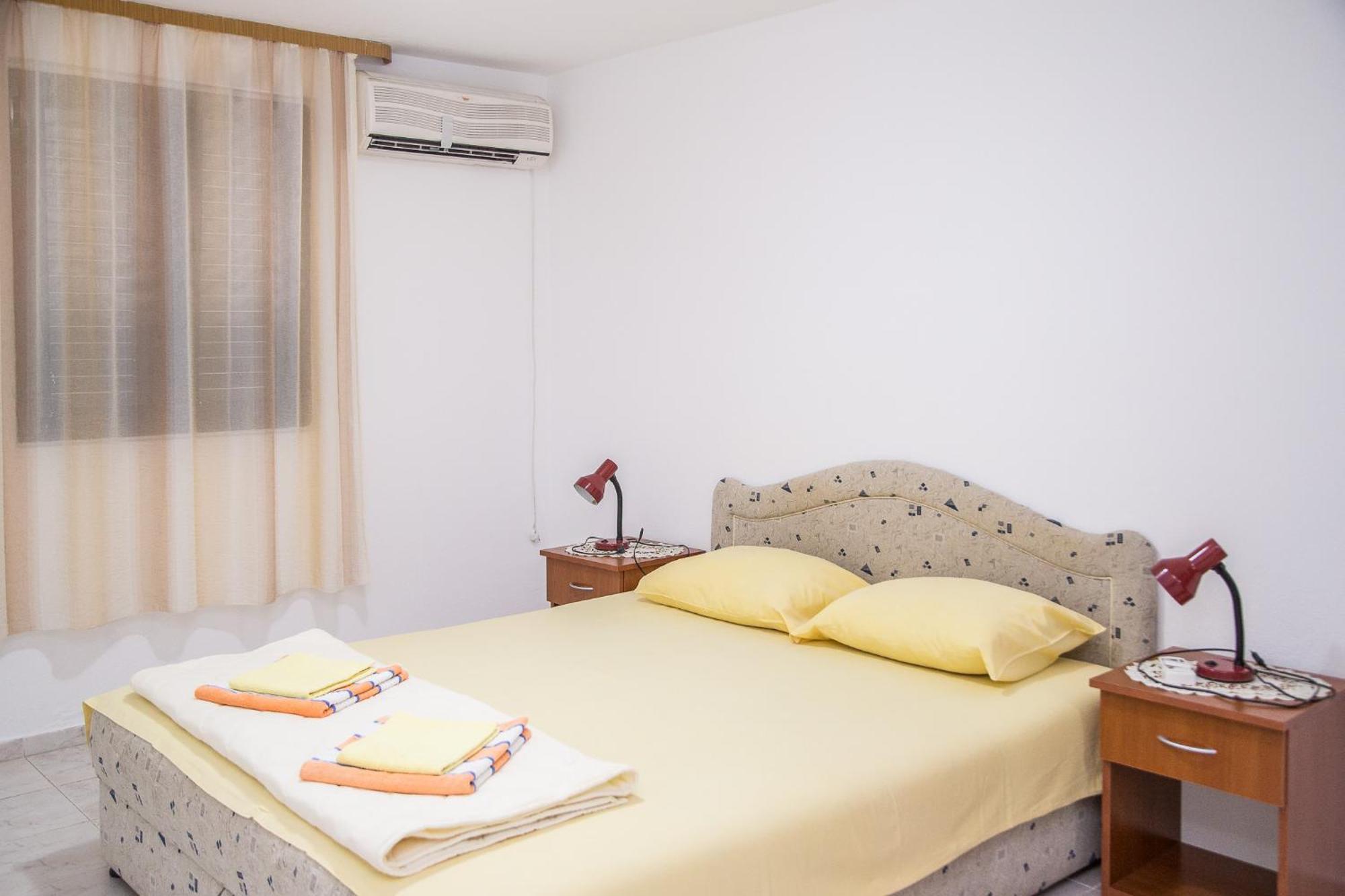 Apartmani Ksenija Петровац Экстерьер фото