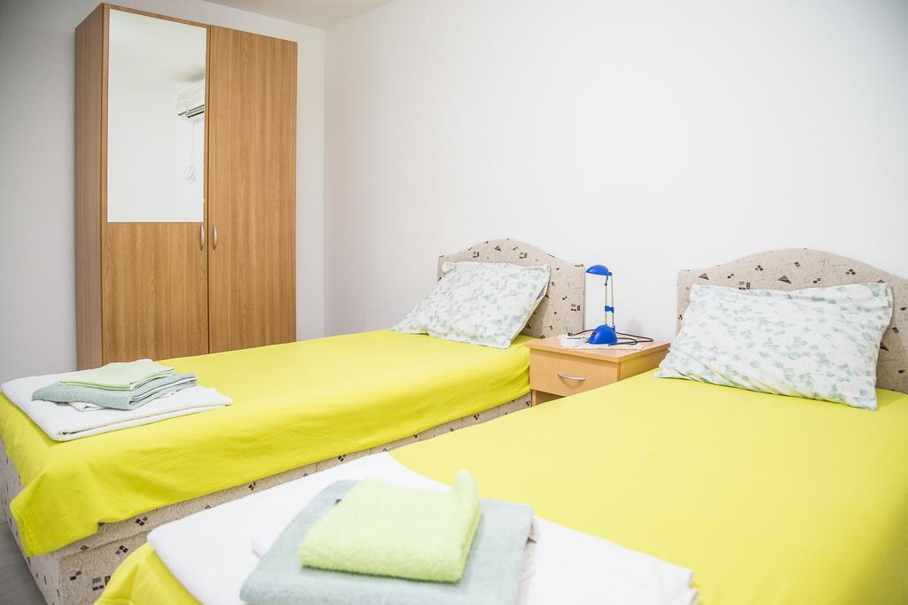 Apartmani Ksenija Петровац Экстерьер фото