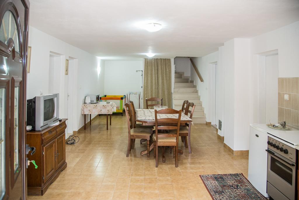 Apartmani Ksenija Петровац Экстерьер фото