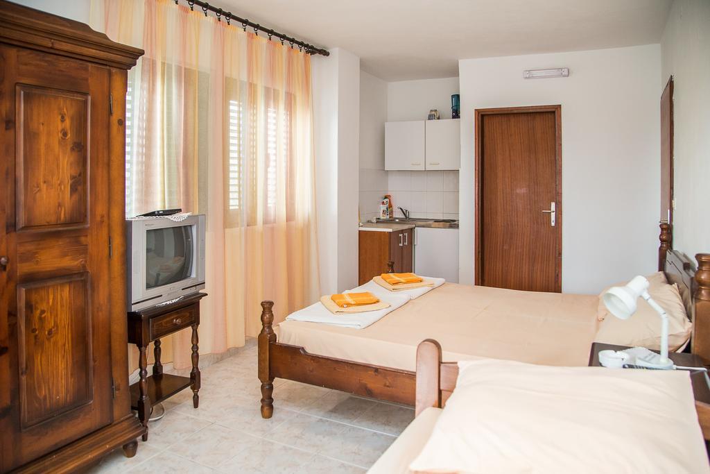 Apartmani Ksenija Петровац Экстерьер фото