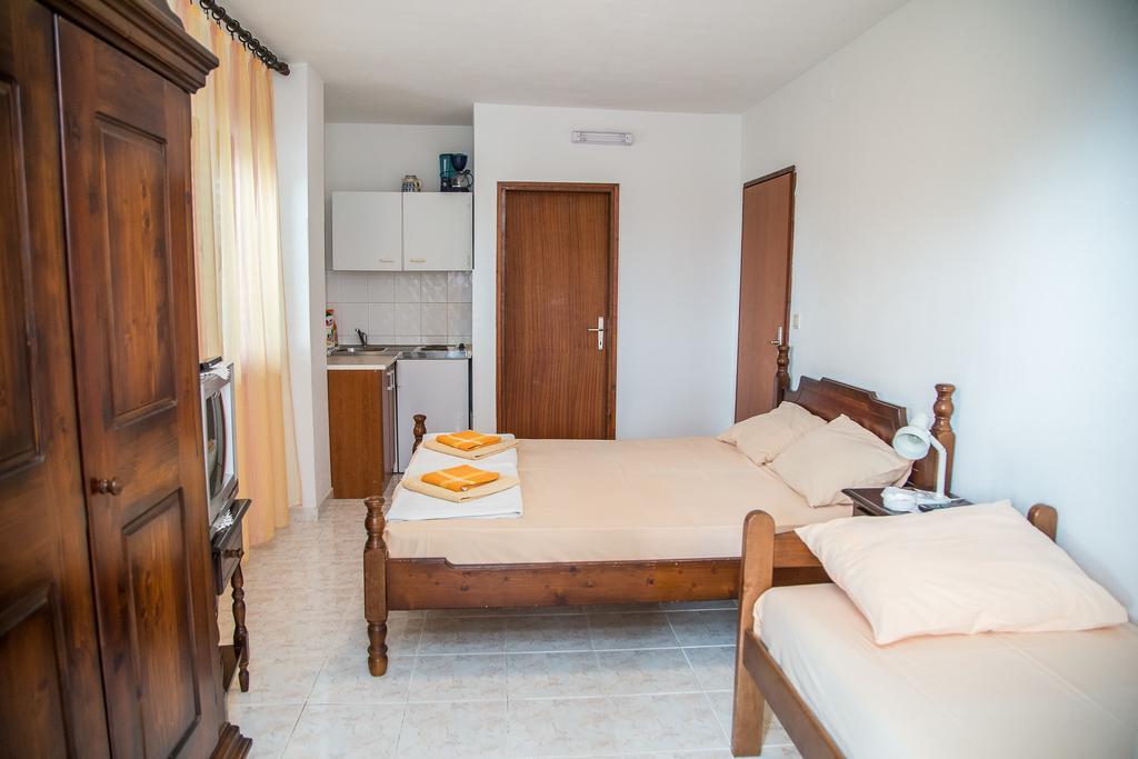 Apartmani Ksenija Петровац Экстерьер фото