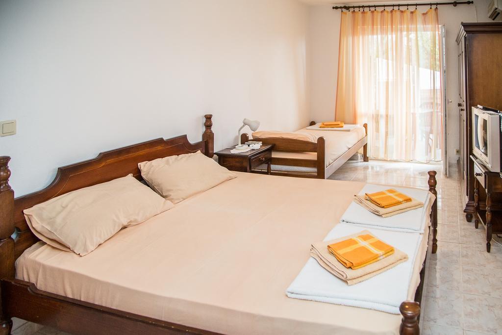 Apartmani Ksenija Петровац Экстерьер фото