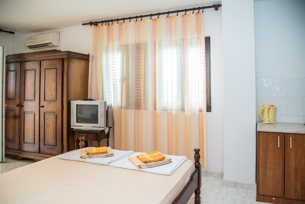 Apartmani Ksenija Петровац Экстерьер фото