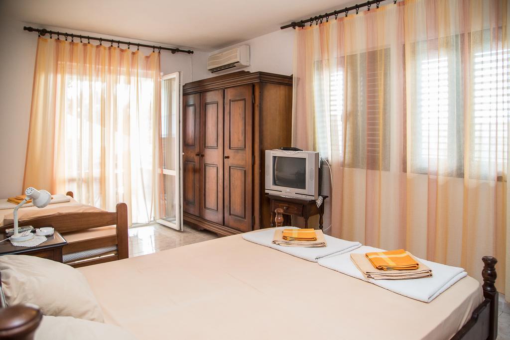 Apartmani Ksenija Петровац Экстерьер фото