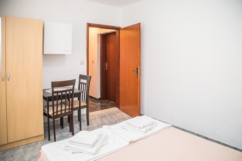 Apartmani Ksenija Петровац Экстерьер фото