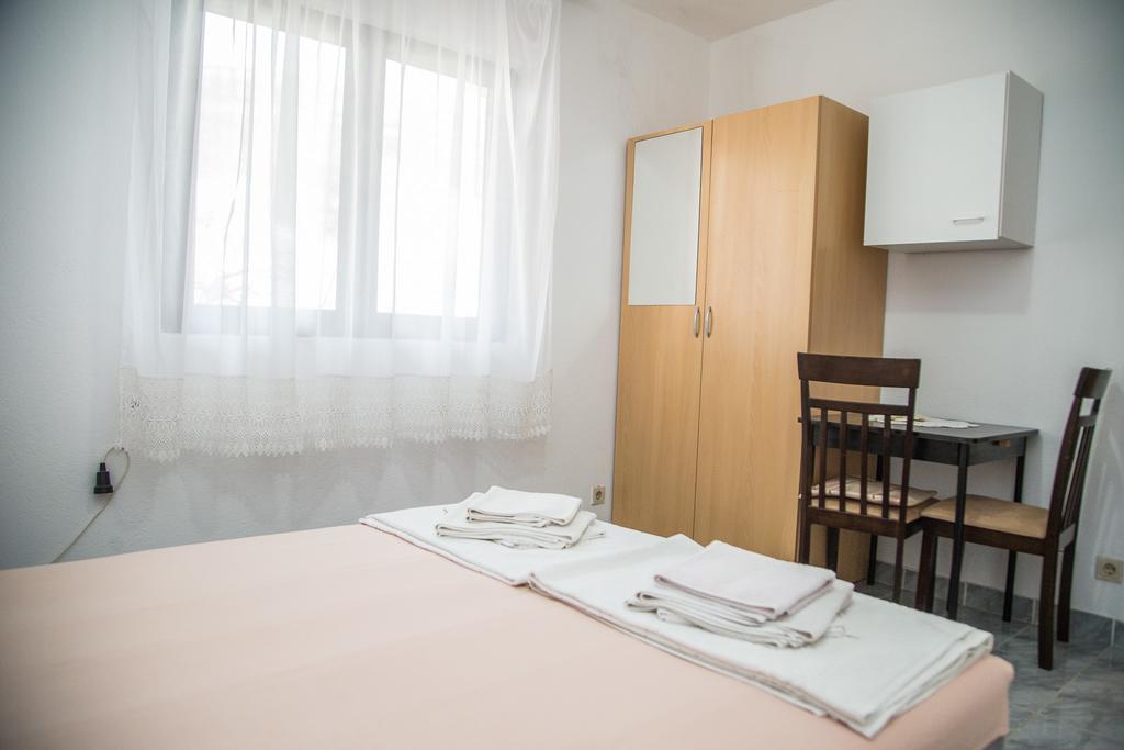 Apartmani Ksenija Петровац Экстерьер фото