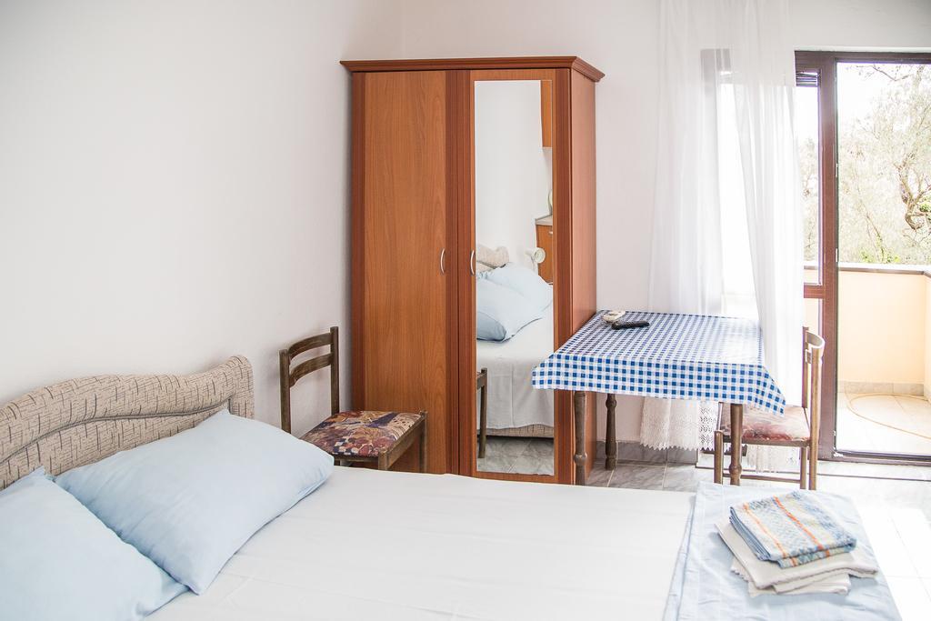 Apartmani Ksenija Петровац Экстерьер фото