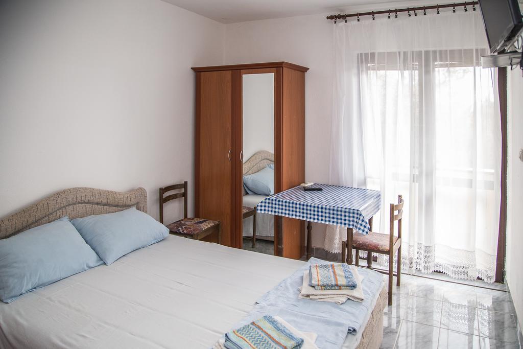 Apartmani Ksenija Петровац Экстерьер фото