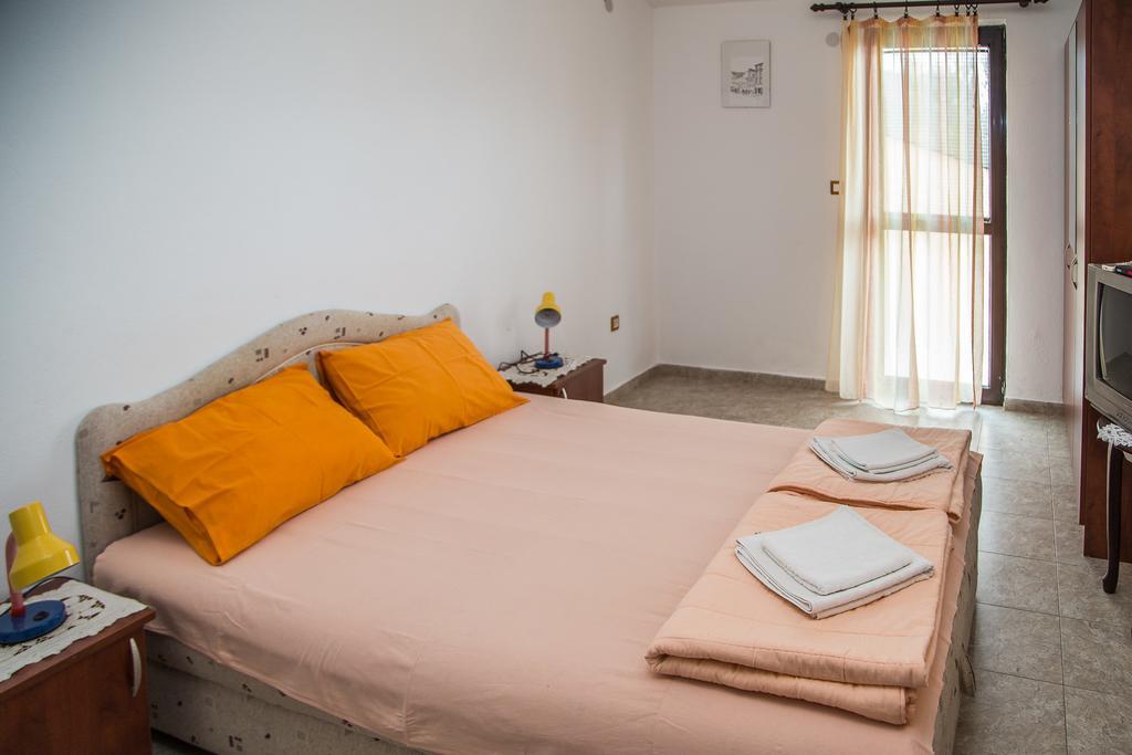 Apartmani Ksenija Петровац Экстерьер фото