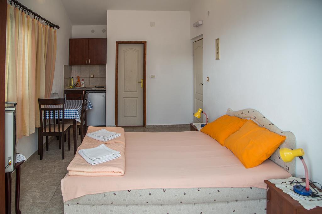 Apartmani Ksenija Петровац Экстерьер фото
