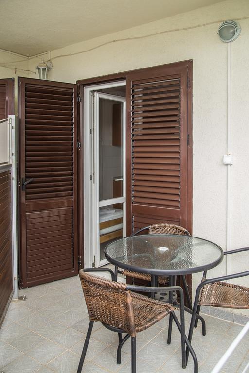 Apartmani Ksenija Петровац Экстерьер фото