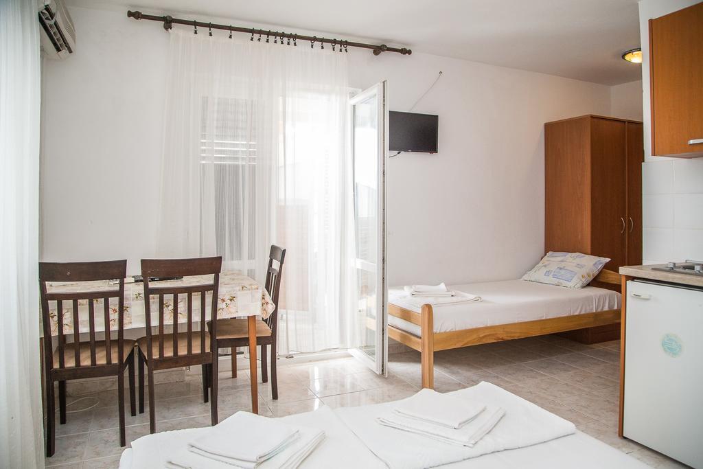Apartmani Ksenija Петровац Экстерьер фото
