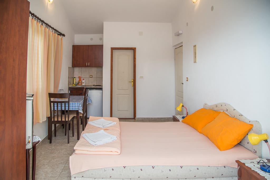 Apartmani Ksenija Петровац Экстерьер фото