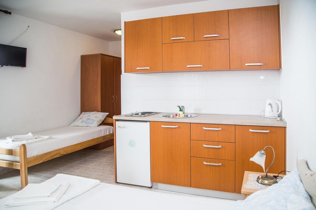 Apartmani Ksenija Петровац Экстерьер фото