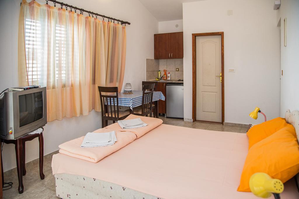 Apartmani Ksenija Петровац Экстерьер фото