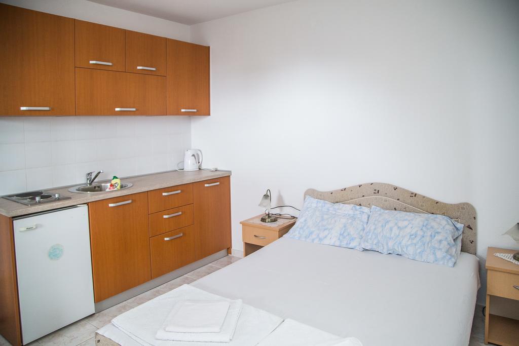 Apartmani Ksenija Петровац Экстерьер фото