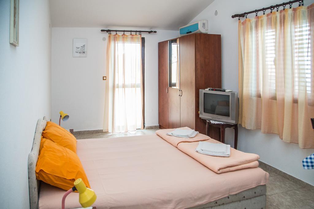 Apartmani Ksenija Петровац Экстерьер фото