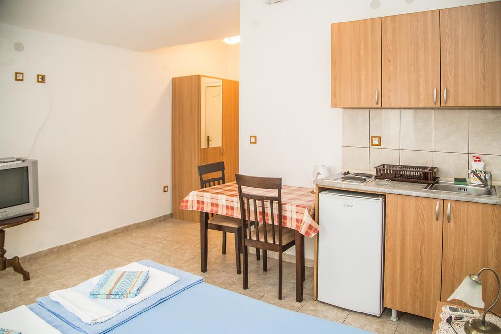 Apartmani Ksenija Петровац Экстерьер фото