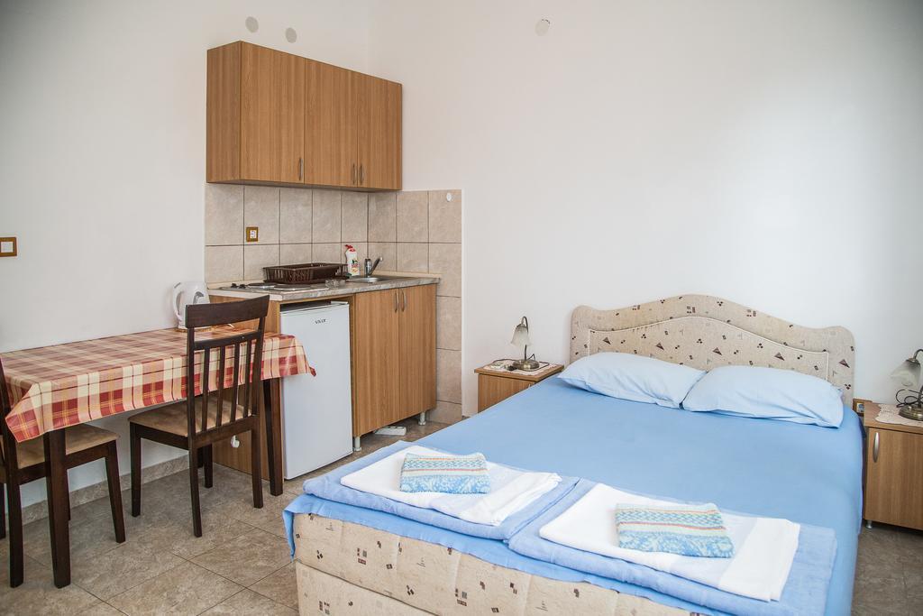 Apartmani Ksenija Петровац Экстерьер фото