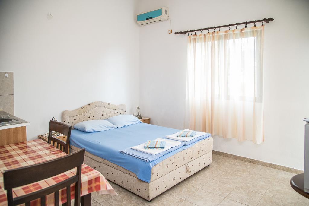 Apartmani Ksenija Петровац Экстерьер фото