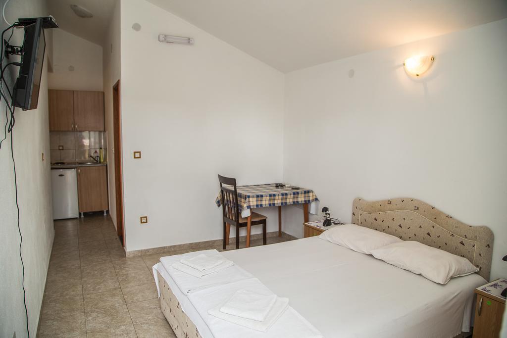 Apartmani Ksenija Петровац Экстерьер фото