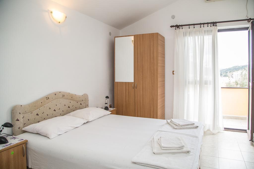 Apartmani Ksenija Петровац Экстерьер фото