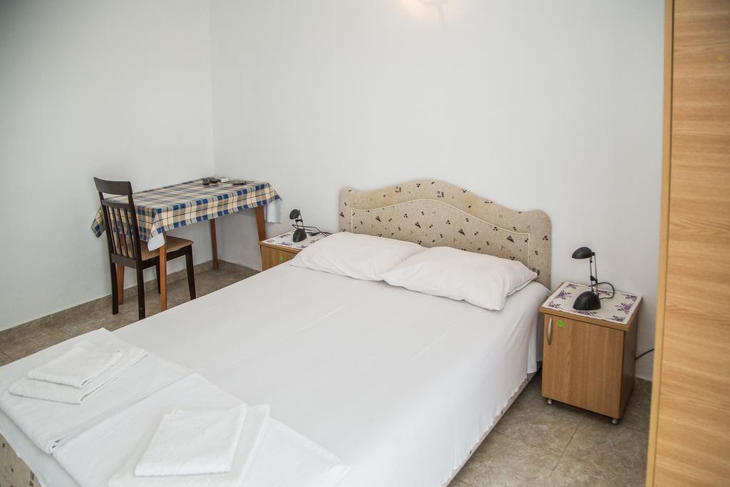 Apartmani Ksenija Петровац Экстерьер фото