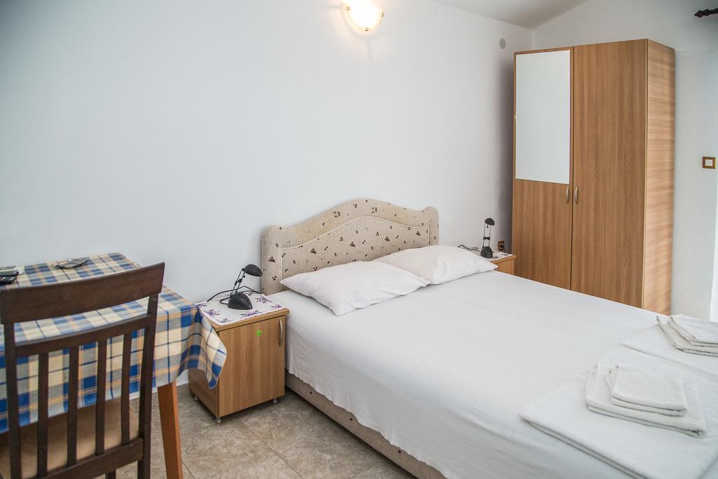 Apartmani Ksenija Петровац Экстерьер фото