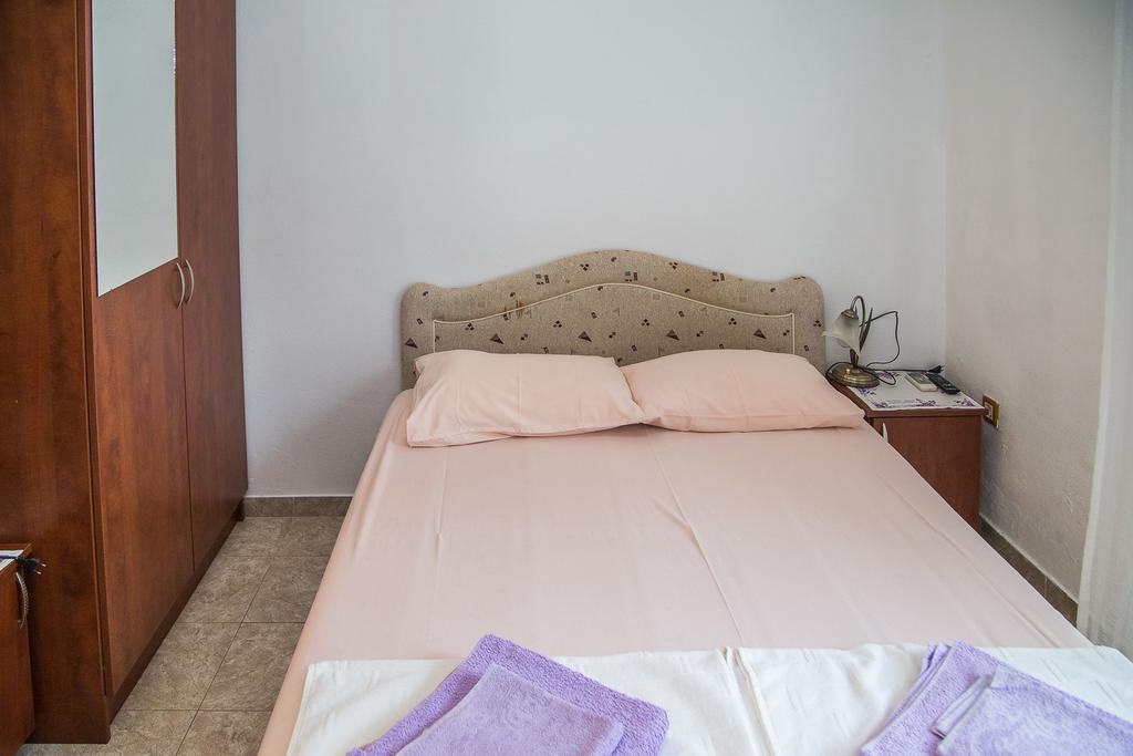 Apartmani Ksenija Петровац Экстерьер фото