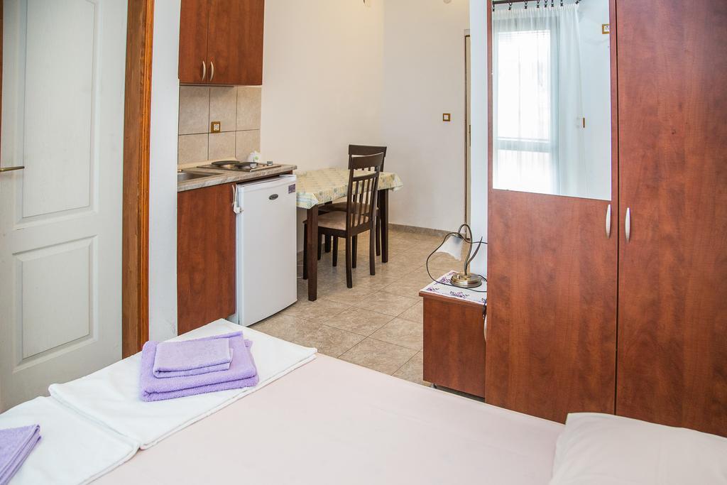Apartmani Ksenija Петровац Экстерьер фото
