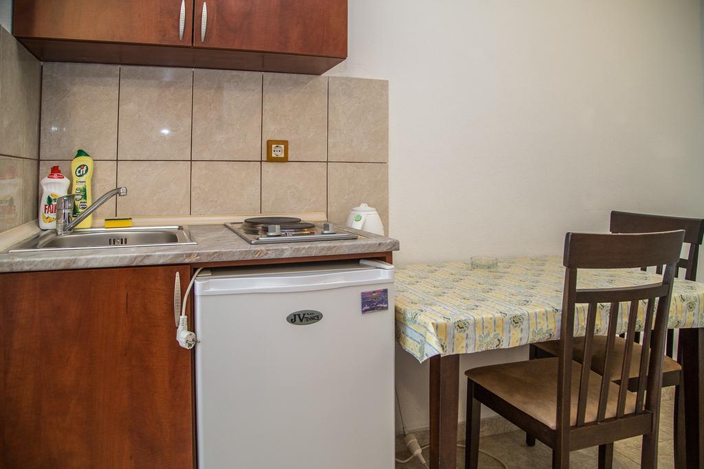 Apartmani Ksenija Петровац Экстерьер фото