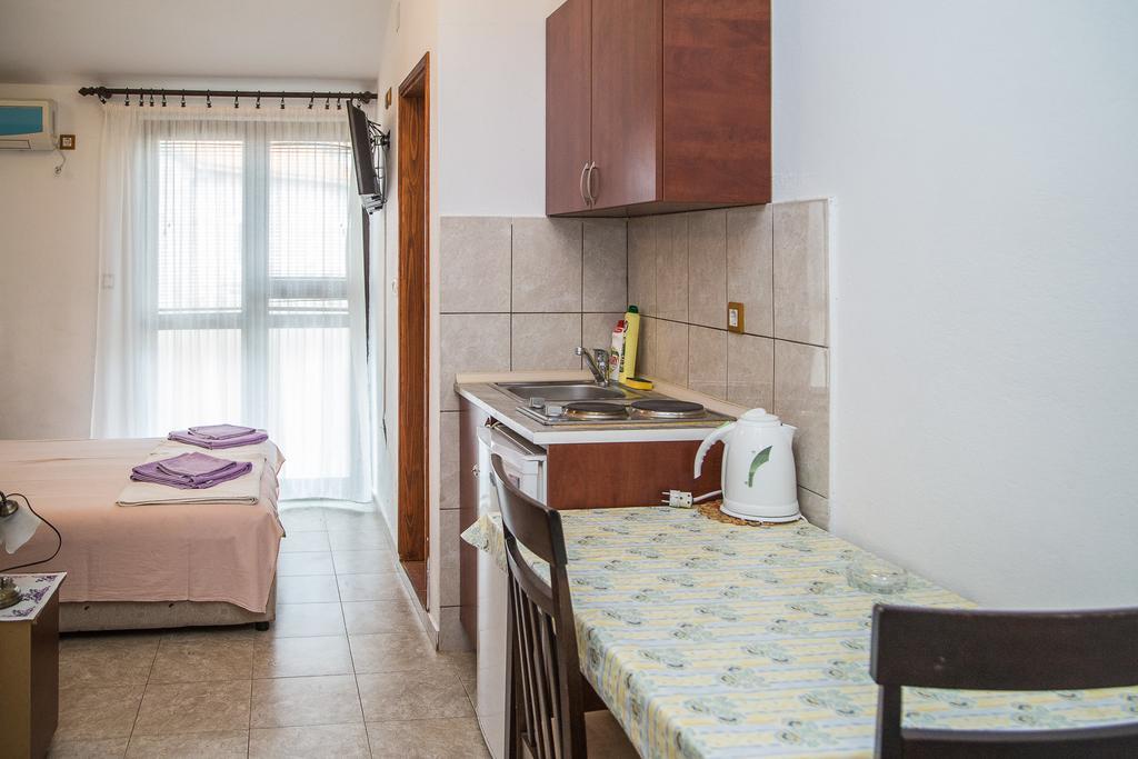 Apartmani Ksenija Петровац Экстерьер фото